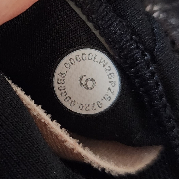 Lululemon Flow Y Yoga Bra Size 6, Black and White pattern - Picture 4 of 4